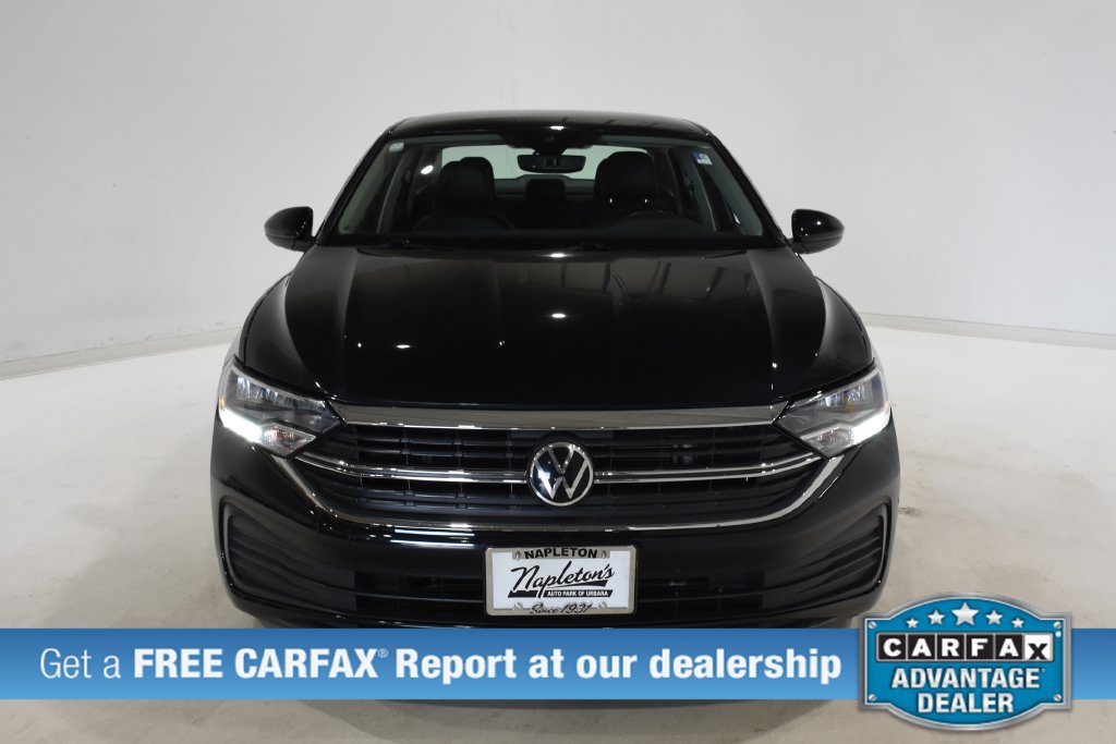 Used 2024 Volkswagen Jetta SE FWD image 2