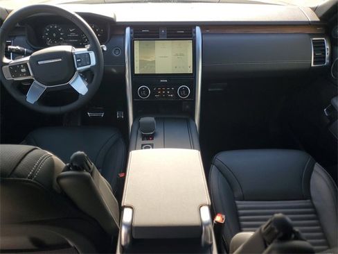 Used 2024 Land Rover Discovery Dynamic SE image 14