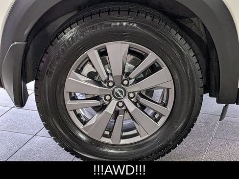 Used 2022 Nissan Pathfinder SV AWD/4WD image 12