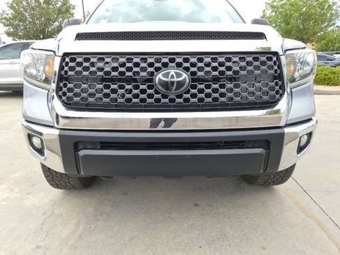 Used 2018 Toyota Tundra SR5 w/ SR5 Upgrade Package AWD/4WD image 8