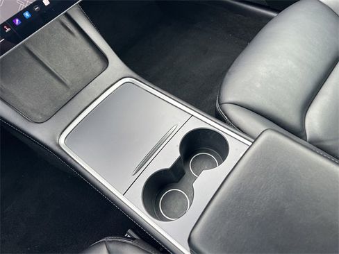 Used 2022 Tesla Model 3 Standard Range image 7