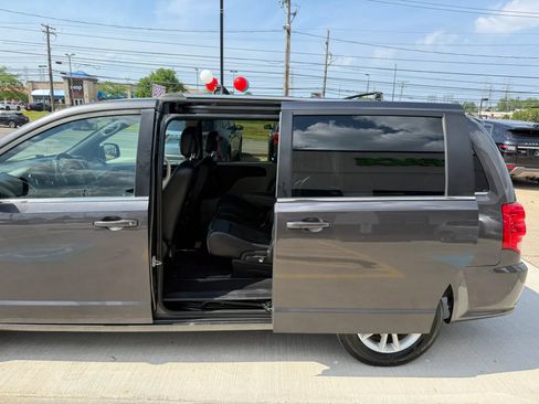 Used 2020 Dodge Grand Caravan SXT FWD image 21