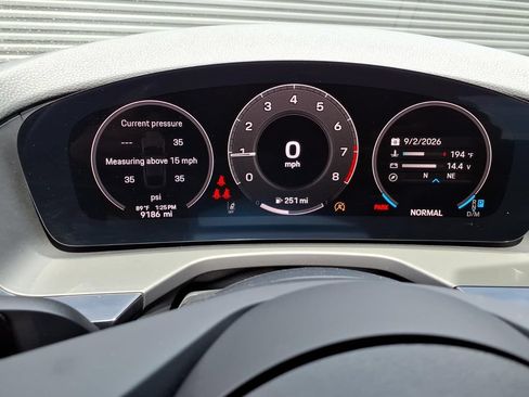 Used 2024 Porsche Panamera RWD image 27