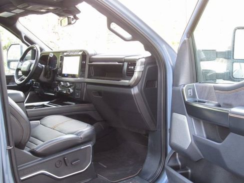 Used 2023 Ford F450 Platinum w/ FX4 Off-Road Package image 22