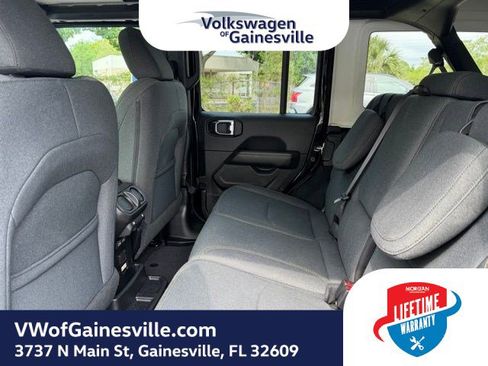Used 2025 Jeep Wrangler Unlimited Sahara AWD/4WD image 11