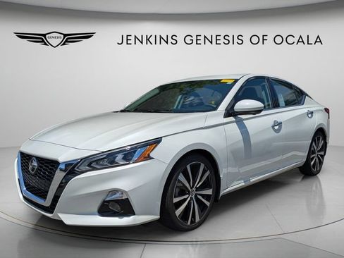 Used 2020 Nissan Altima 2.5 Platinum FWD image 3