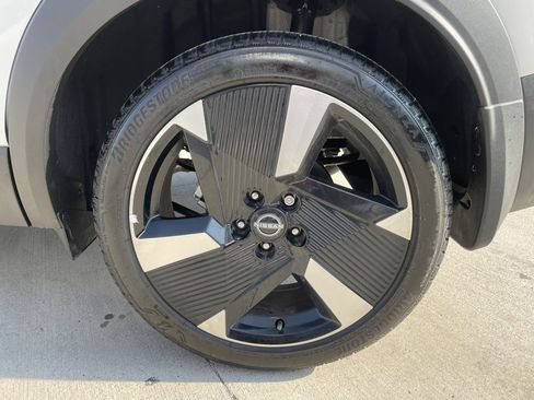 Certified 2025 Nissan Kicks SR image 17