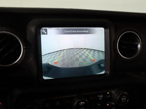 Used 2020 Jeep Gladiator Overland image 6