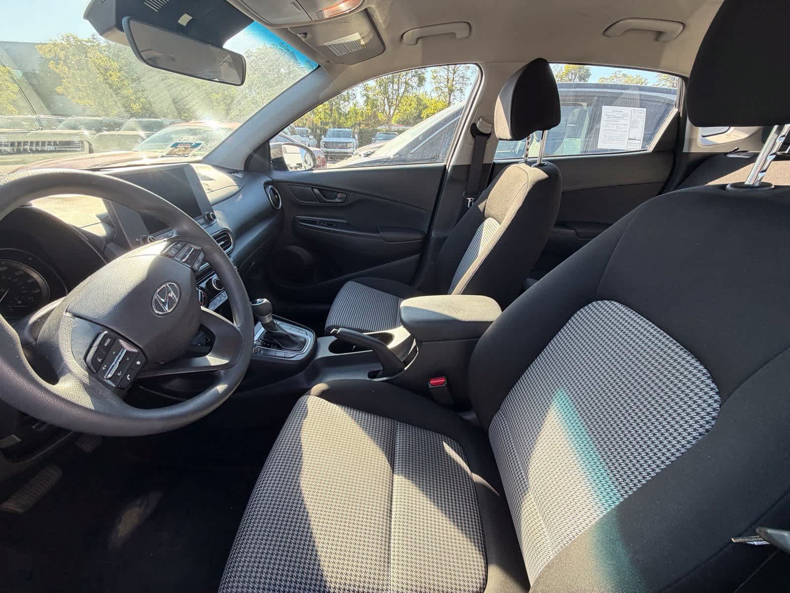 Used 2023 Hyundai Kona SE w/ Cargo Package AWD/4WD image 6