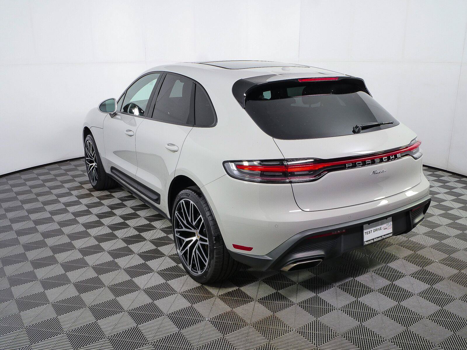 Certified 2026 Porsche Macan AWD/4WD image 3