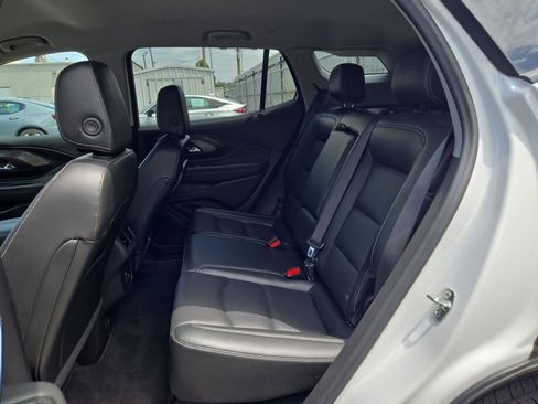 Used 2024 GMC Terrain SLT AWD/4WD image 8