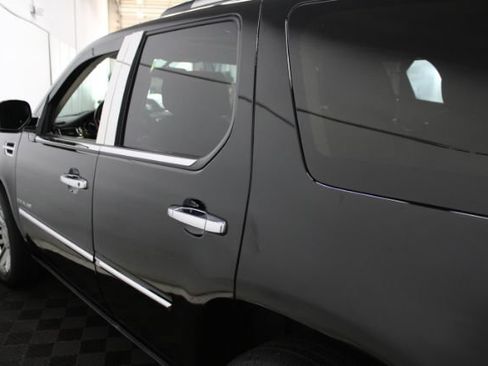 Used 2013 Cadillac Escalade Platinum AWD/4WD image 10