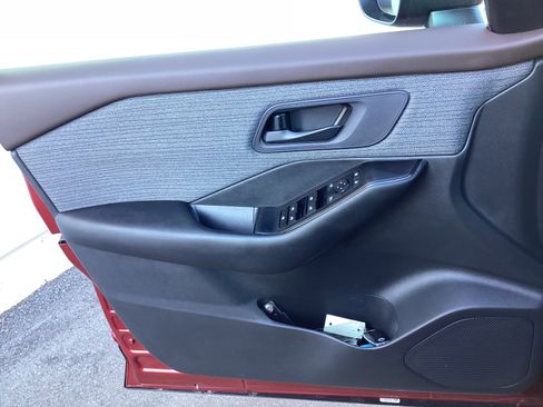 Used 2023 Nissan Rogue S image 26