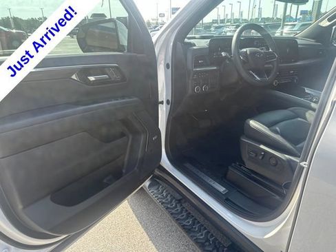 Used 2025 Chevrolet Tahoe Z71 w/ Comfort Package AWD/4WD image 8