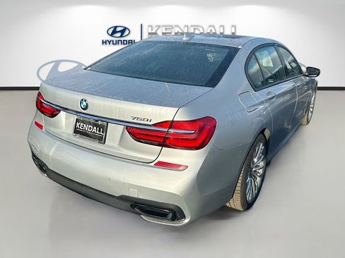 Used 2019 BMW 750i w/ M Sport Package image 6