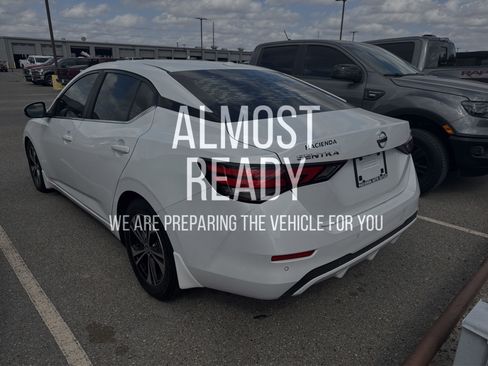 Used 2020 Nissan Sentra SV image 3