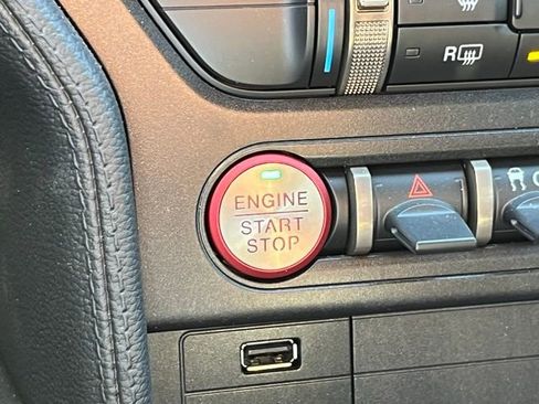 Used 2021 Ford Mustang Shelby GT500 w/ Technology Package image 18