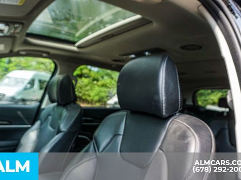 Used 2025 Kia Telluride S FWD image 18