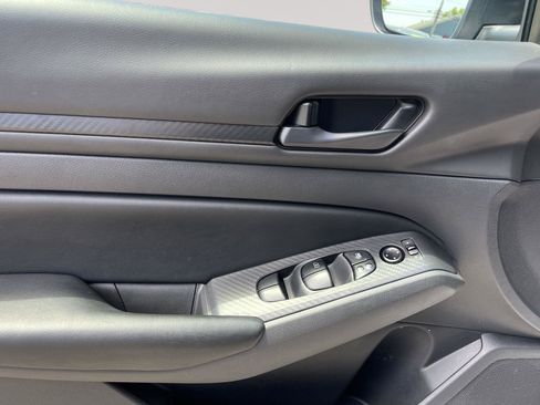 Used 2025 Nissan Altima 2.5 S FWD image 17