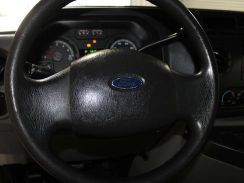 Used 2009 Ford E-350 and Econoline 350 Super Duty RWD image 10