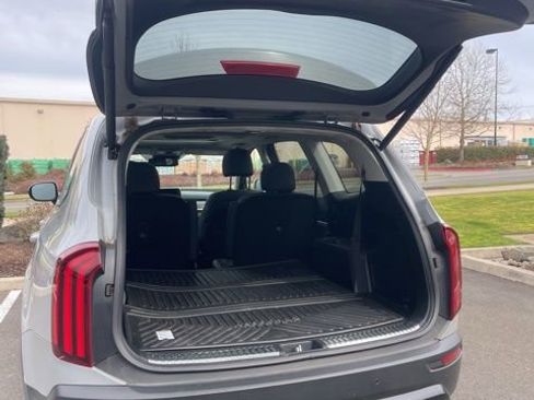 Used 2022 Kia Telluride SX w/ SX Prestige Package image 10