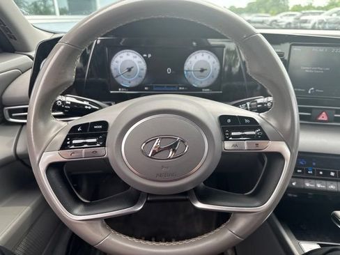 Used 2022 Hyundai Elantra SEL w/ Convenience Package FWD image 9