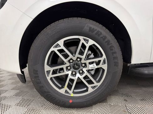 New 2026 Ford Expedition Active image 11