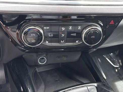 Used 2026 Chevrolet Trax ACTIV w/ Sunroof Package FWD image 31