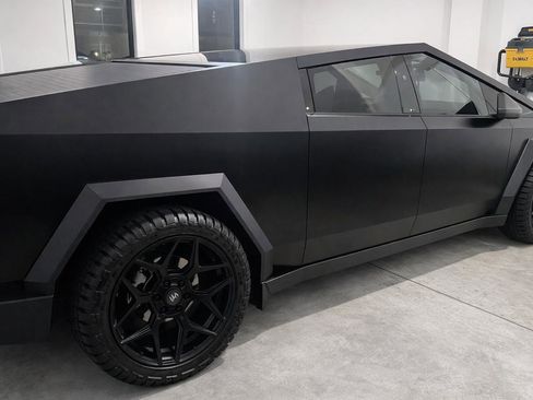 Used 2024 Tesla Cybertruck AWD Crew Cab image 3