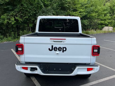 Used 2021 Jeep Gladiator Overland AWD/4WD image 4