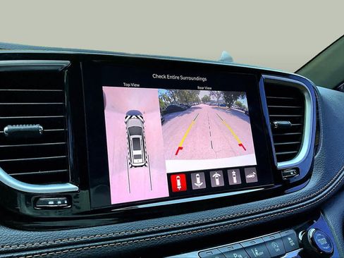 Used 2022 Chrysler Pacifica Pinnacle AWD/4WD image 25