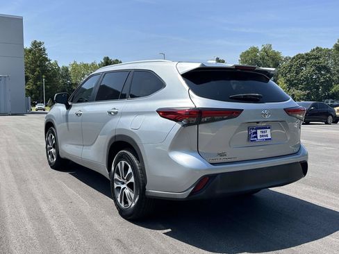 Used 2023 Toyota Highlander XLE FWD image 25