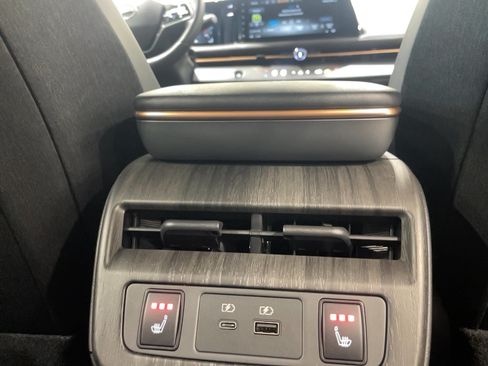 Used 2024 Nissan Ariya AWD image 19