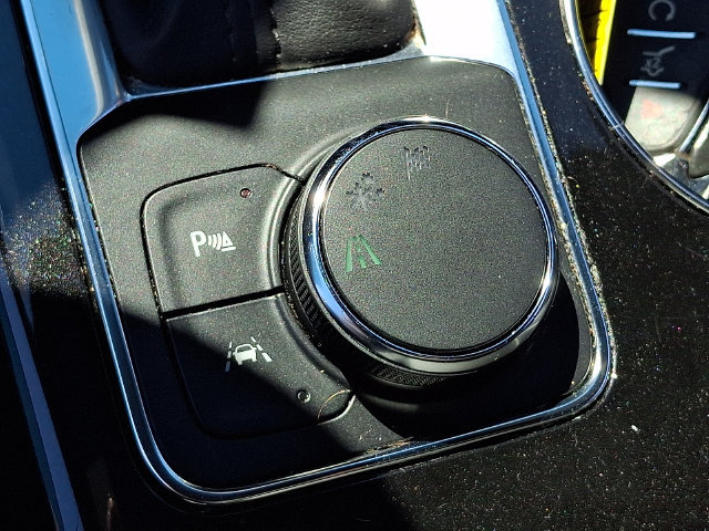 Used 2023 Chevrolet Blazer Premier FWD image 25