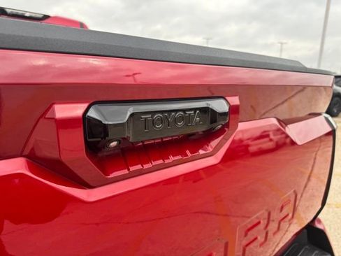 Used 2024 Toyota Tundra Limited AWD/4WD image 39