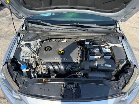 Used 2017 Hyundai Elantra SE image 18