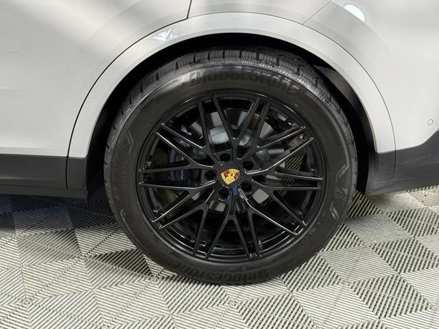 Used 2024 Porsche Cayenne Coupe AWD/4WD image 12