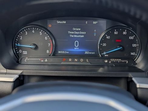 Used 2022 Ford Explorer XLT image 18