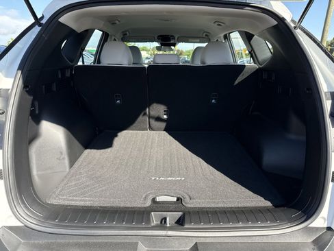 Used 2025 Hyundai Tucson SE FWD image 24