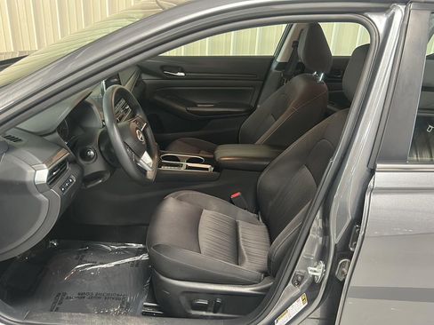 Used 2024 Nissan Altima 2.5 SV image 9