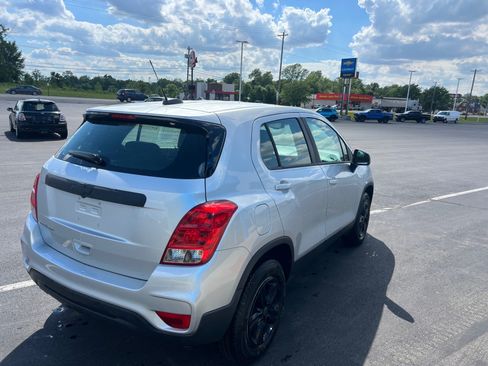 Used 2018 Chevrolet Trax LS AWD/4WD image 4