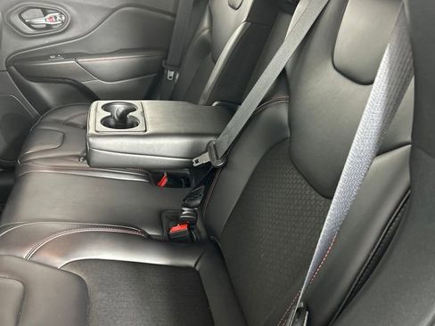 Used 2020 Jeep Cherokee Trailhawk image 18