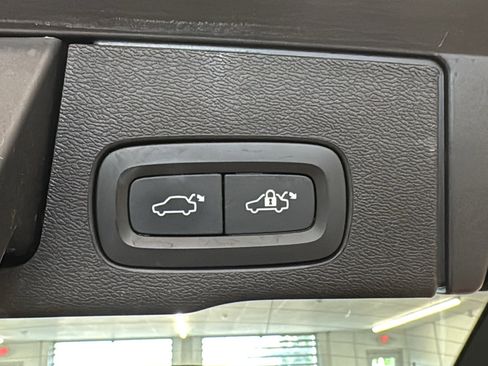 Certified 2023 Volvo XC60 B5 Plus w/ Climate Package AWD/4WD image 30