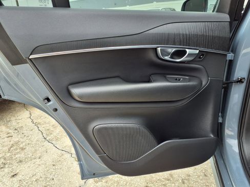 Used 2020 Volvo XC90 T5 Momentum w/ Protection Package Premier image 19