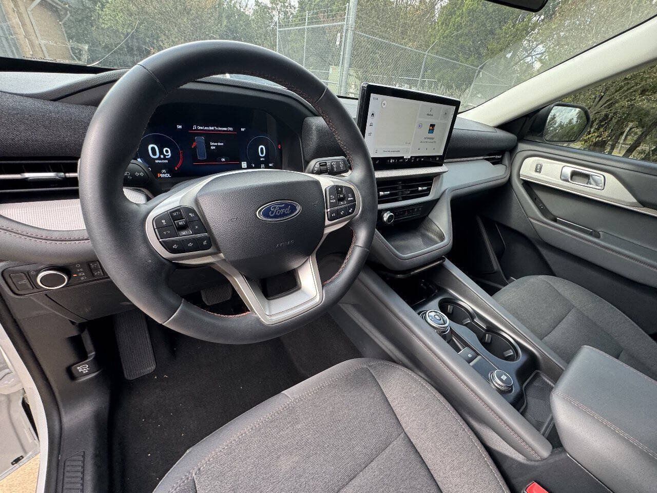 Used 2025 Ford Explorer Active RWD image 42