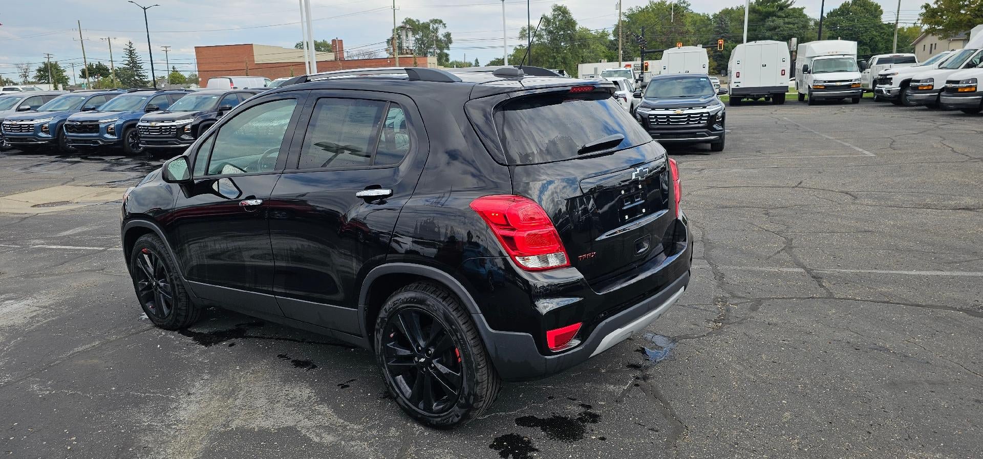 Used 2018 Chevrolet Trax LT w/ Sun & Sound Package FWD image 5