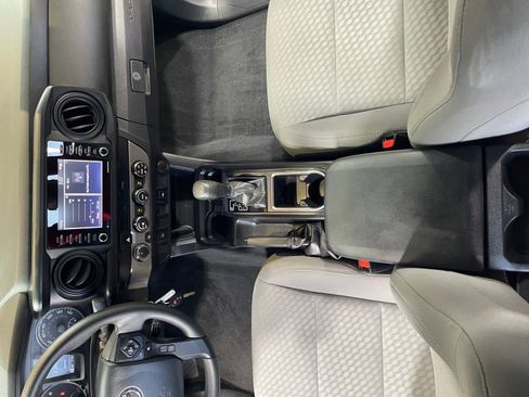 Used 2020 Toyota Tacoma SR AWD/4WD image 15