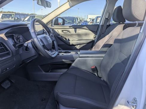 Used 2025 Nissan Rogue S image 26