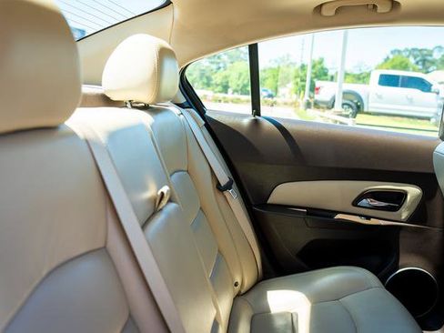 Used 2014 Chevrolet Cruze Diesel w/ Enhanced Safety Package FWD image 9