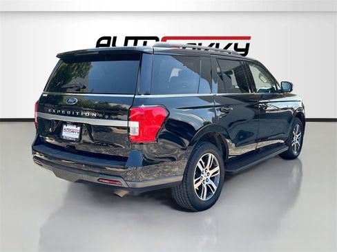 Used 2024 Ford Expedition XLT image 7
